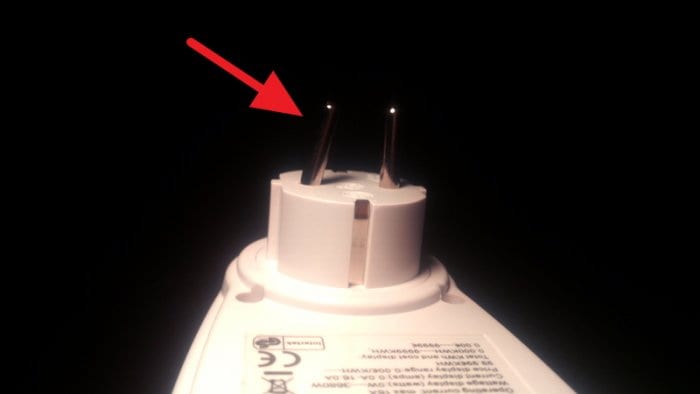 Adapter with bent prongs - How to Fix Bent Plug Prongs Correctly 10