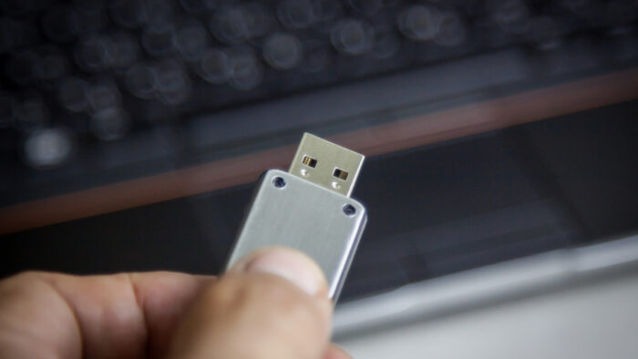 How to Recover Lost Data from a Corrupted Flash Drive 🔍